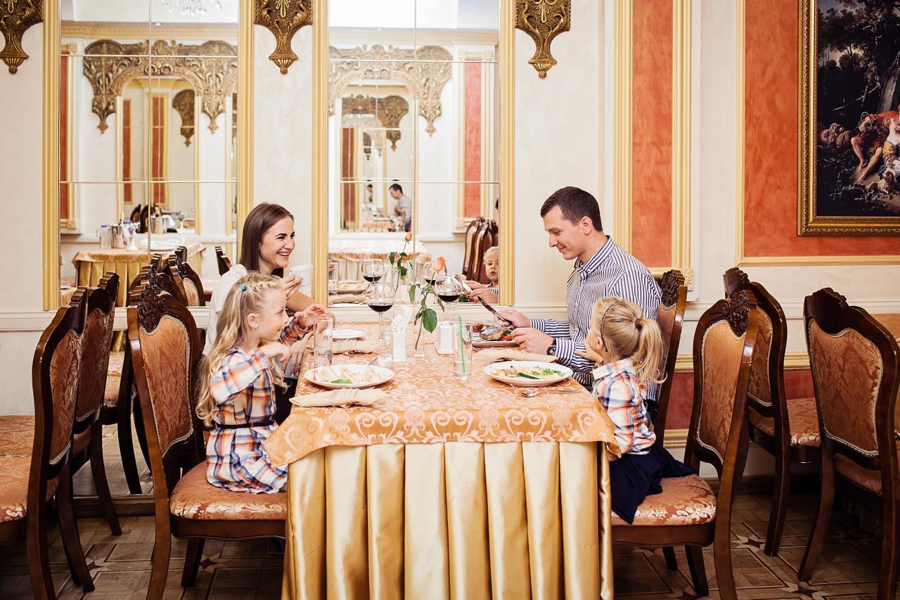 Hotel Versailles Lutsk Eksteriør bilde