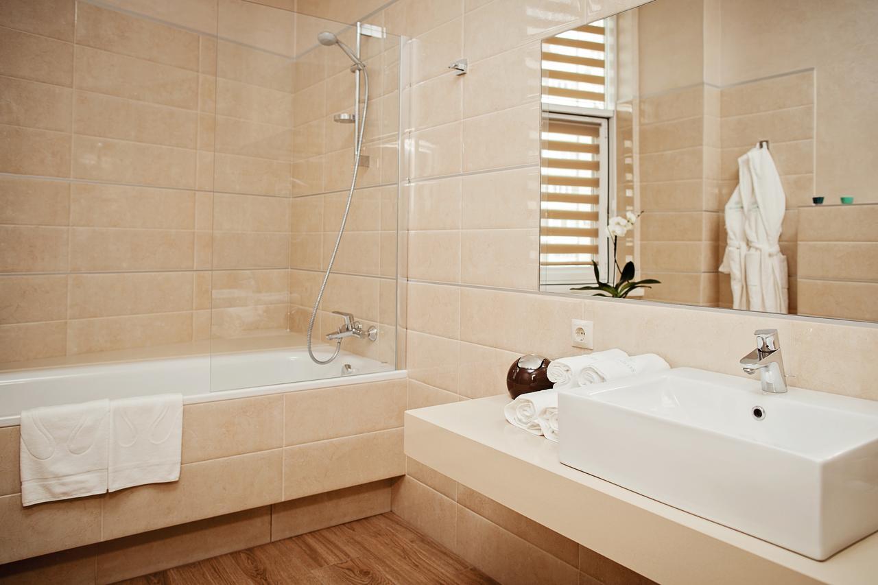 Hotel Versailles Lutsk Eksteriør bilde