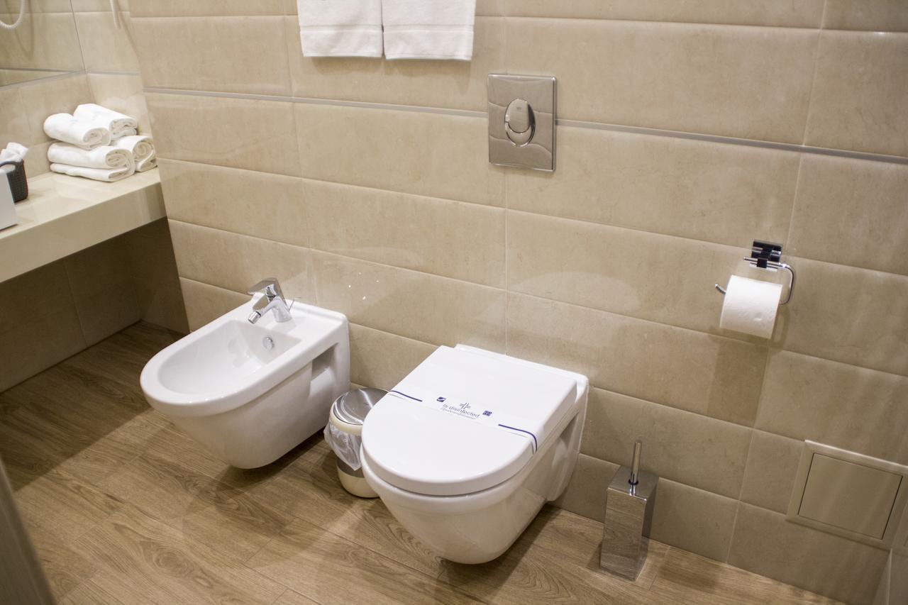 Hotel Versailles Lutsk Eksteriør bilde