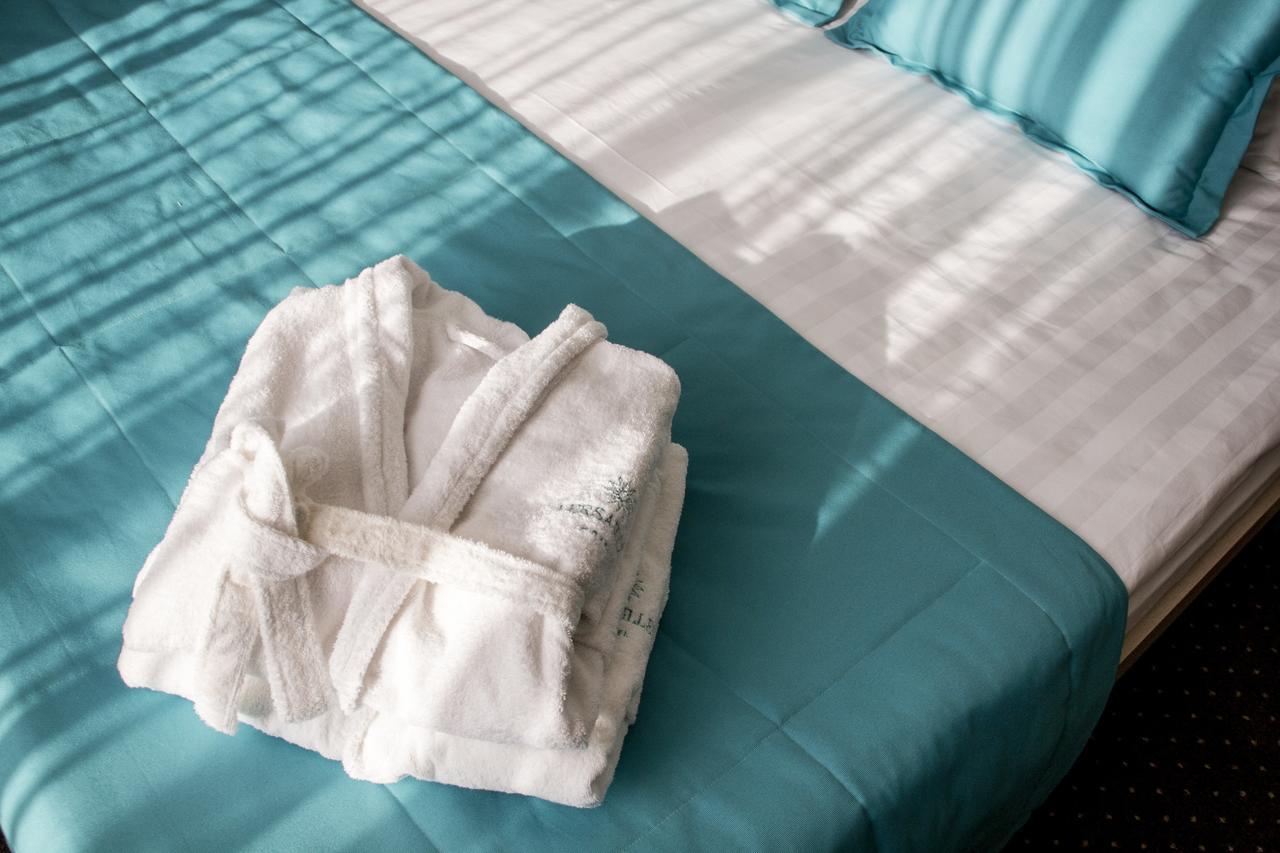 Hotel Versailles Lutsk Eksteriør bilde