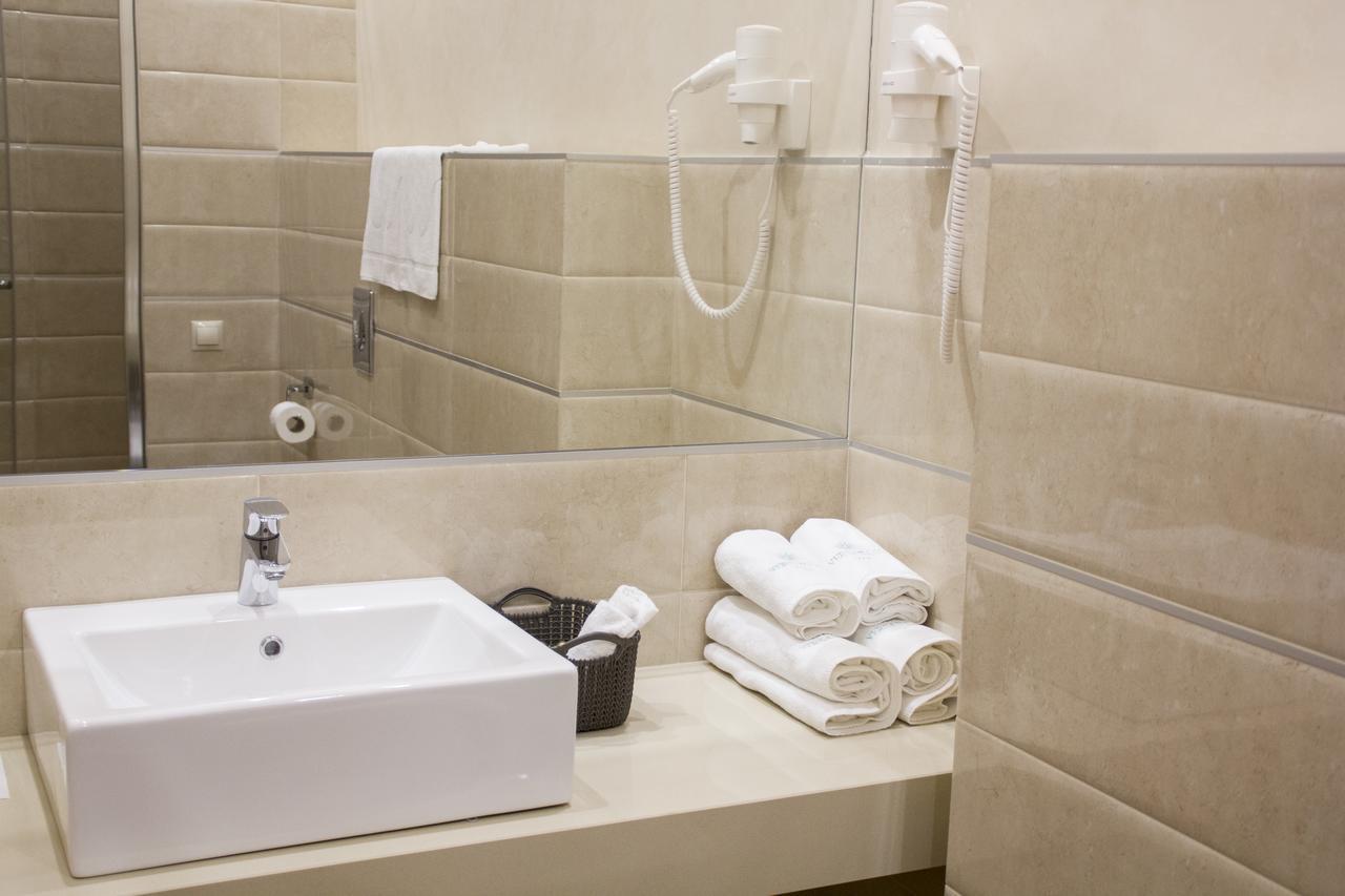 Hotel Versailles Lutsk Eksteriør bilde
