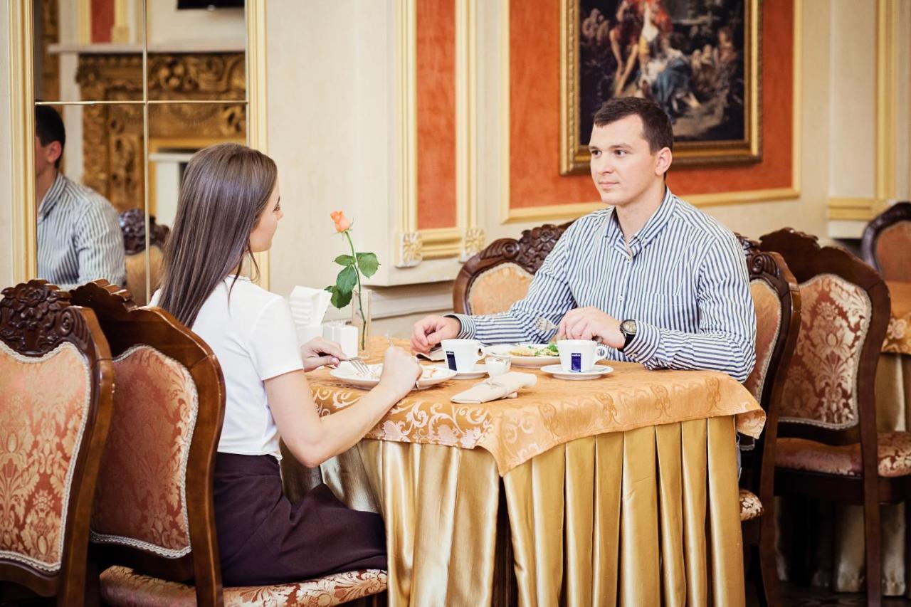 Hotel Versailles Lutsk Eksteriør bilde